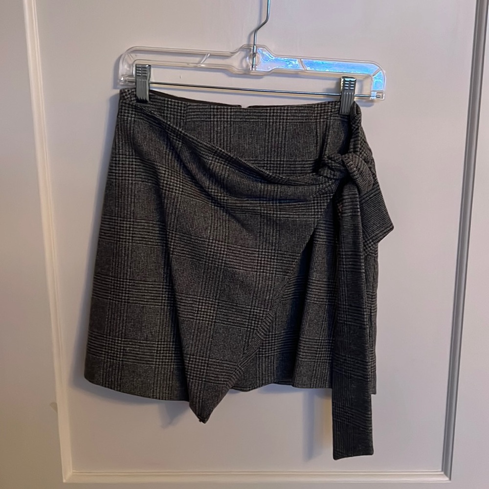 Grey aritzia skirt!
